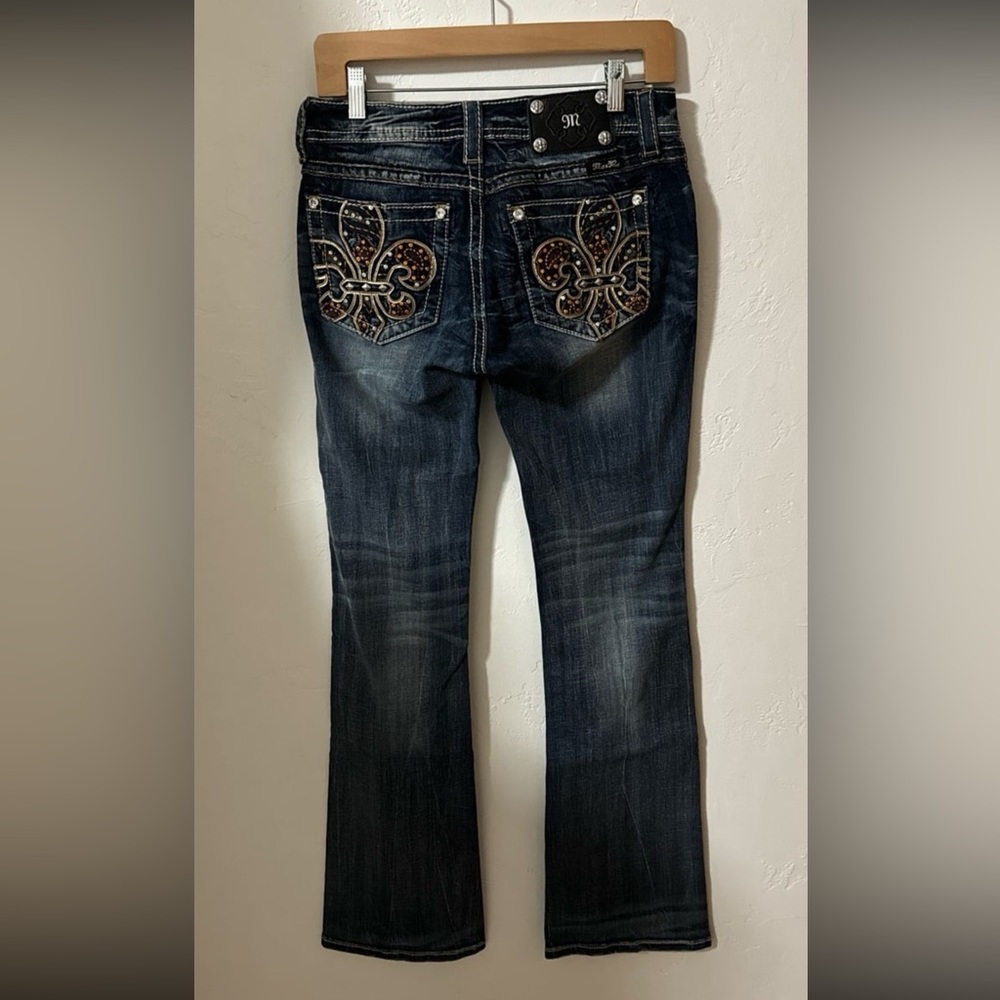 Miss Me boot cut jeans w fleur-de-lis  pocket details 28